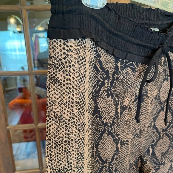 Alexander McQueen Black and Tan Animal Print Joggers S - Picture 3 of 10